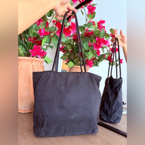 Prada Black Nylon Tote Bag Sleek Minimalist Design - Picture 3 of 12